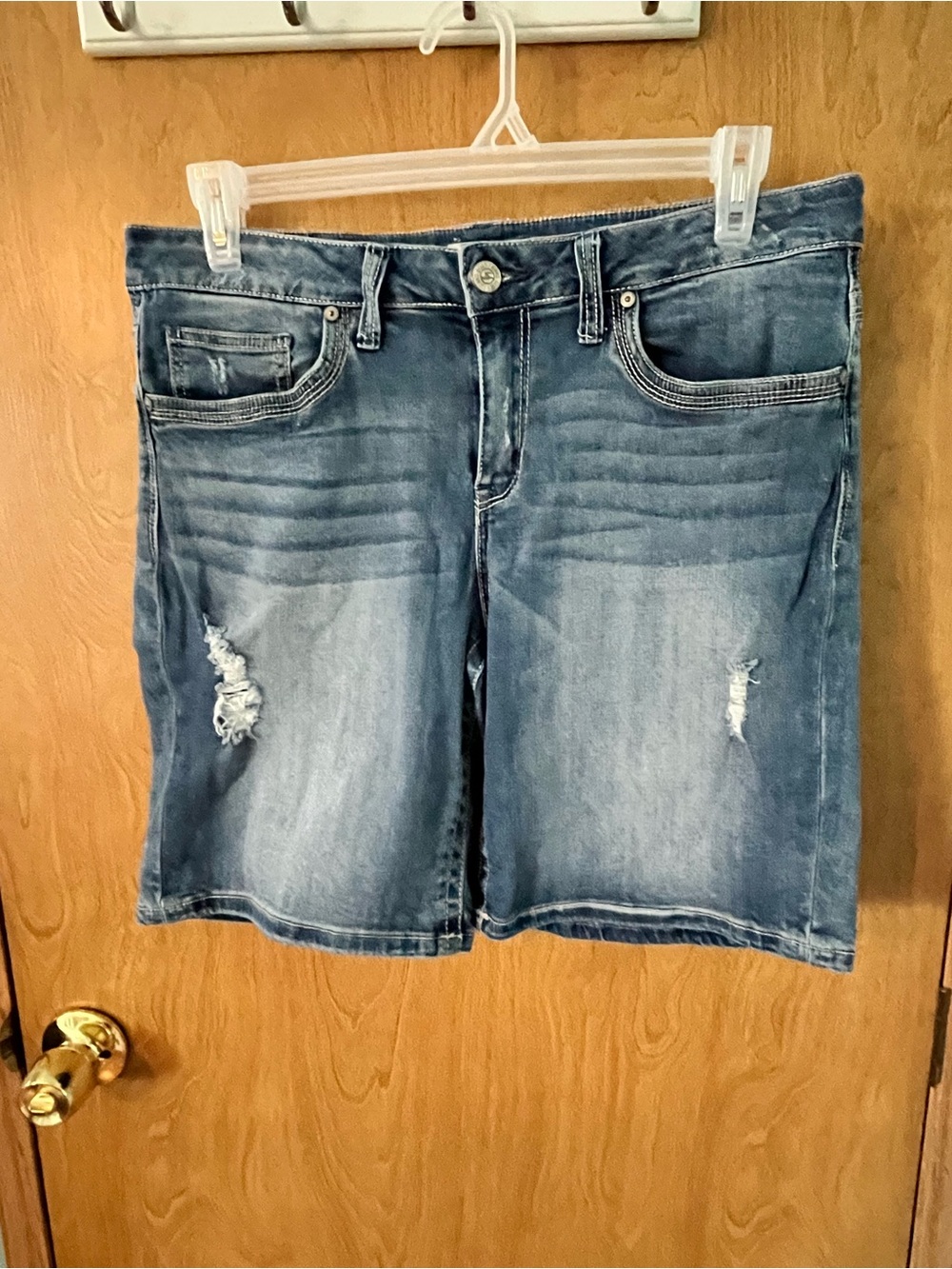 Seven7 Women’s Denim Bermuda Stretch Shorts Washed Blue Size 14 Waist 34 EUC